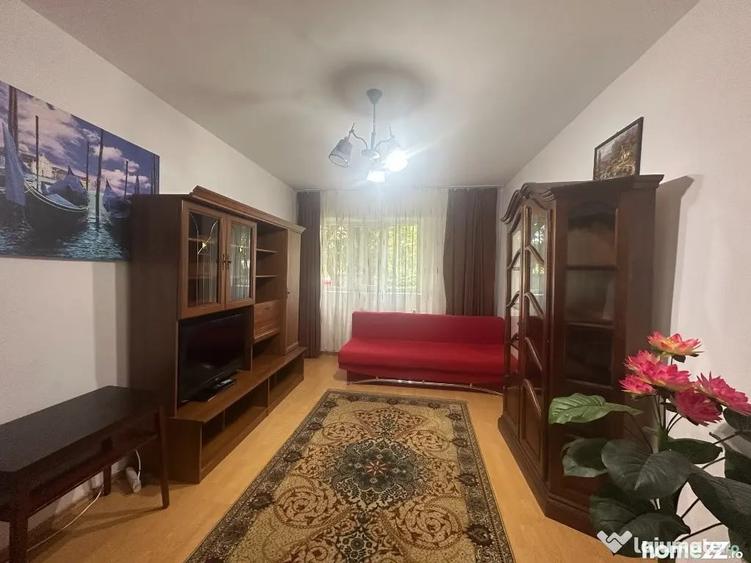 Garsonieră decomandată în Vest