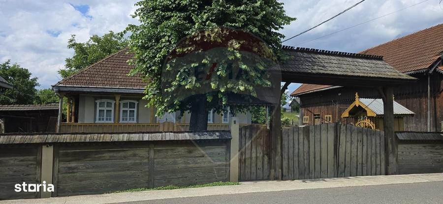 Casă cu 4 camere în Mihoveni