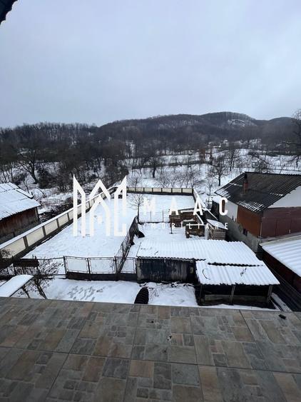 Casă individuală cu 7 camere cu Canalizare în Păușești-Măglași