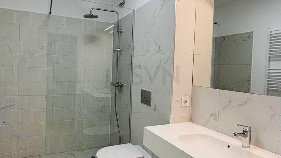 Apartament cu 3 camere semidecomandat, mobilat în Băneasa