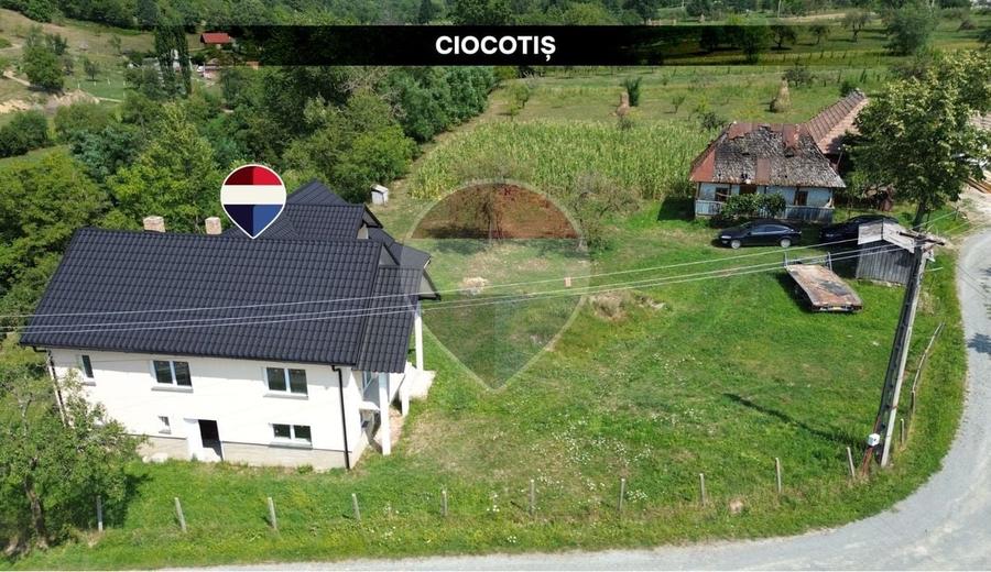 Casă individuală cu 5 camere cu Teren 1850 Mp în Ciocotiș