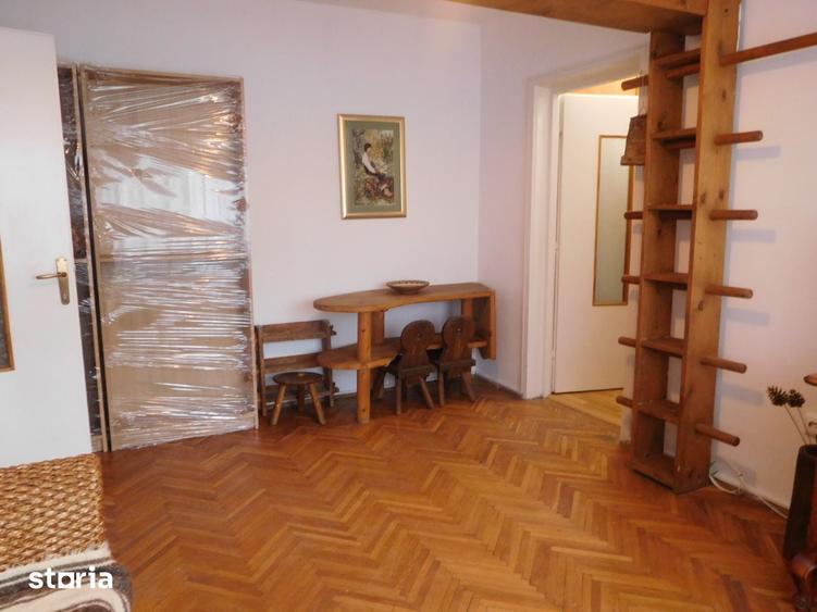 Apartament cu 3 camere în Plopilor