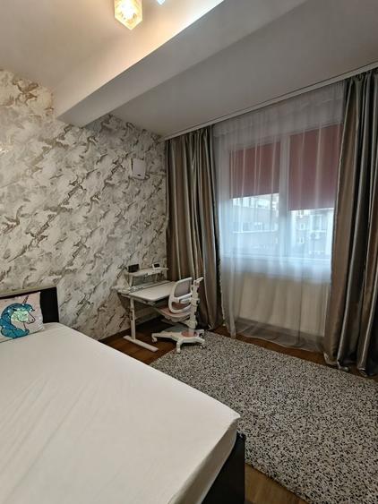 Apartament cu 3 camere semidecomandat în Central