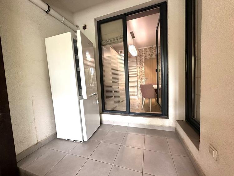Apartament cu 3 camere decomandat, mobilat în Băneasa