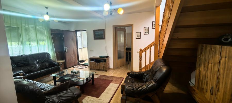 Casă individuală cu 5 camere cu Teren 891 Mp în Central