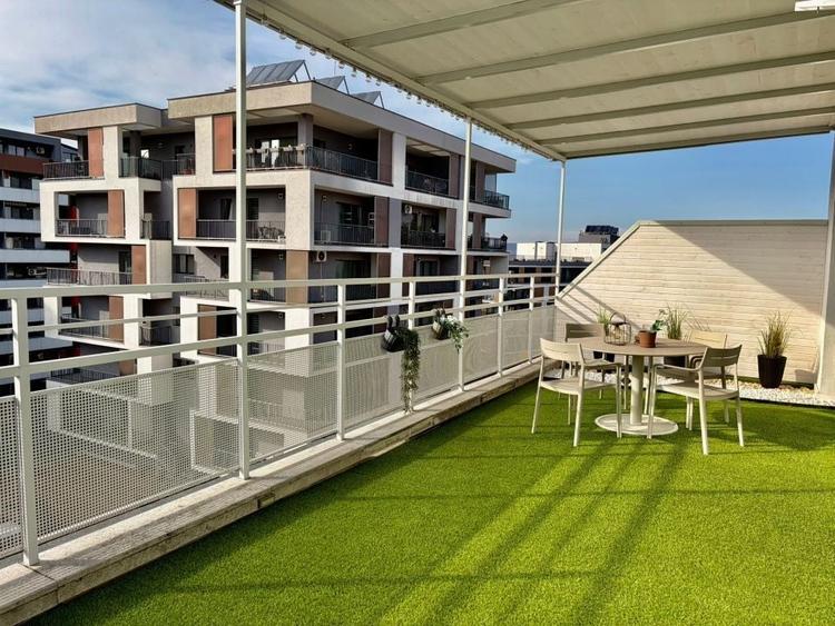 Apartament cu 5 camere semidecomandat, mobilat în Bună Ziua