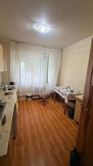 Apartament cu 3 camere decomandat în Dristor