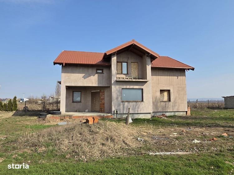 Casă cu 4 camere în Domnești-Târg