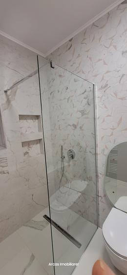 Penthouse cu 3 camere decomandat, mobilat în Sub Arini