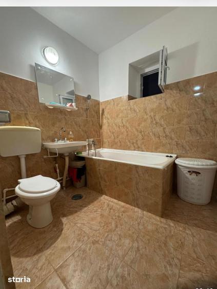 Apartament cu 4 camere decomandat în Central