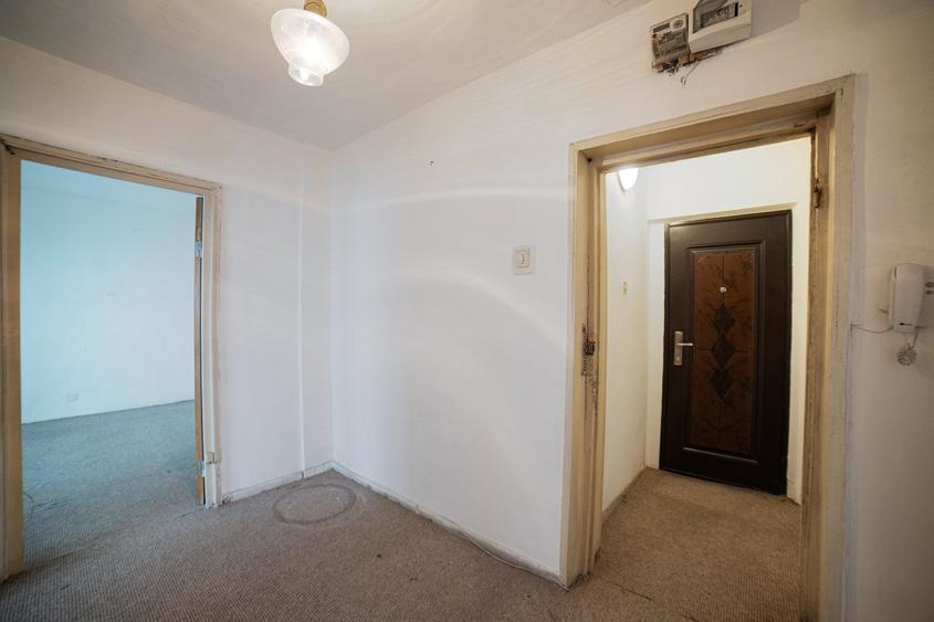 Apartament cu 4 camere decomandat în Colentina