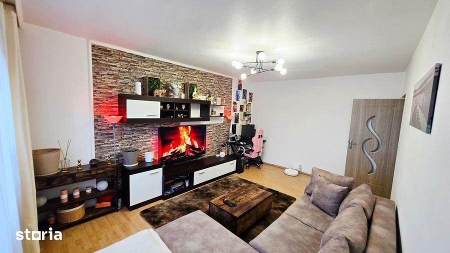 Apartament cu 3 camere decomandat în Alfa