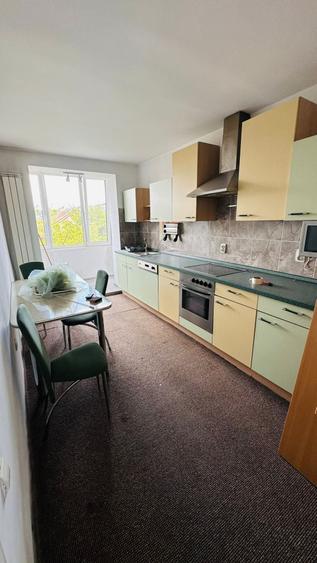 Apartament cu 6 camere decomandat în Central