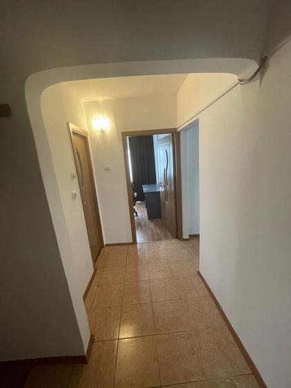 Apartament cu 3 camere decomandat în Prundu