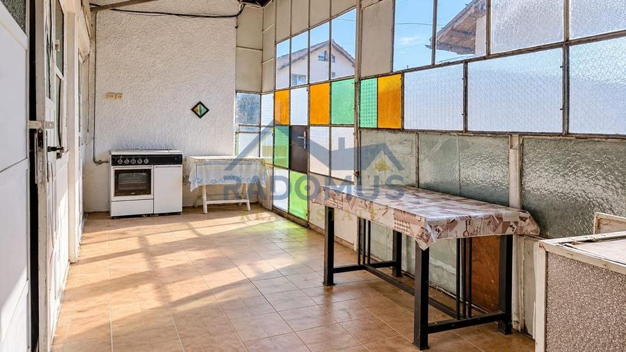 Casă individuală cu 7 camere cu Canalizare în Bărcănești