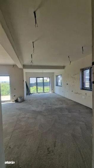 Casă cu 4 camere semidecomandat cu Teren 350 Mp în Jucu
