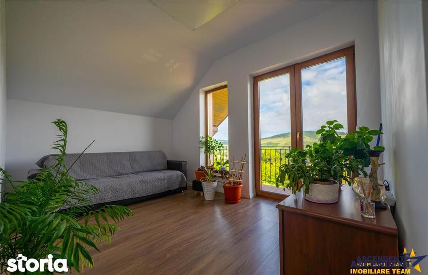 Casă cu 9 camere decomandat cu Teren 1750 Mp în Pestișu Mic