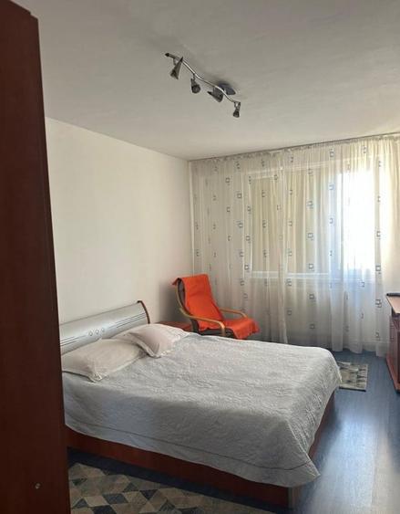 Apartament cu 3 camere semidecomandat în Astra