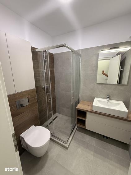 Apartament cu 3 camere decomandat în Tractorul