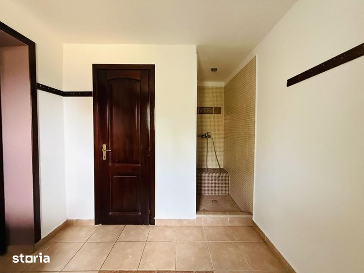 Casă cu 5 camere cu Teren 720 Mp în Sânmihaiu Român