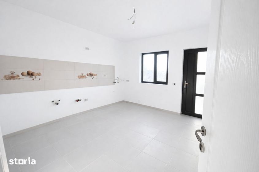 Casă cu 3 camere cu Teren 660 Mp în Podu Roș