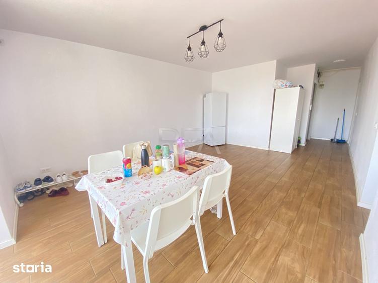 Apartament cu 3 camere semidecomandat în Rahova