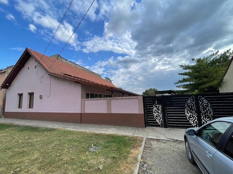 Casă individuală cu 4 camere cu Teren 1798 Mp în Iecea Mare