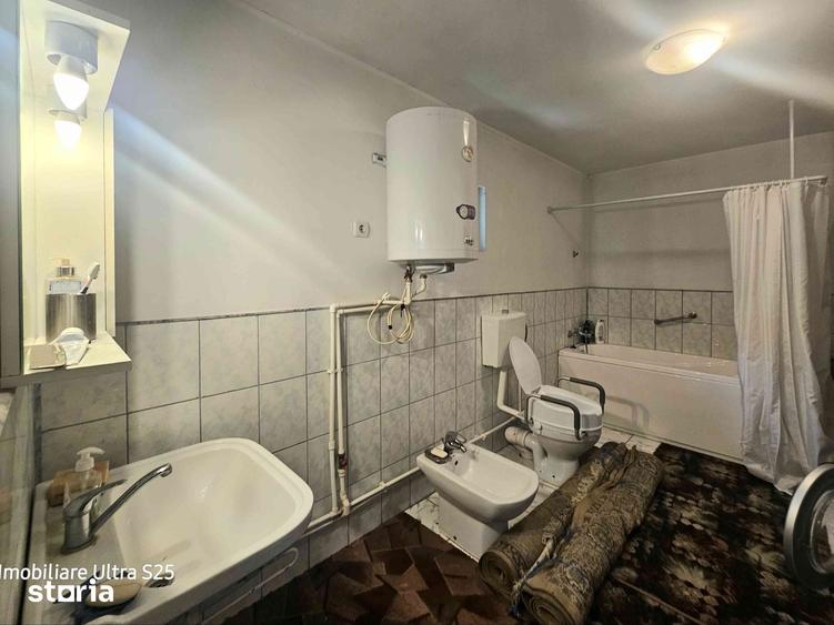 Casă cu 3 camere cu Teren 2078 Mp în Romanu