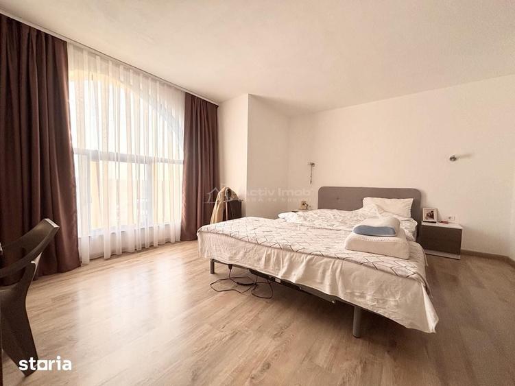 Casă cu 6 camere cu Teren 2310 Mp în Sânmartin