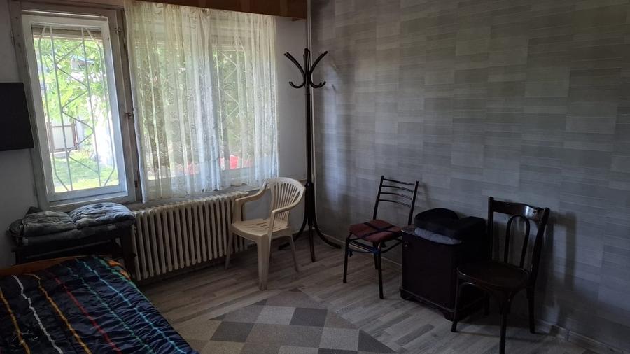 Casă cu 9 camere cu Teren 567 Mp în Central