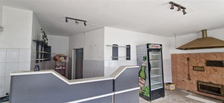Casă cu 6 camere cu Teren 1618 Mp în Ernei