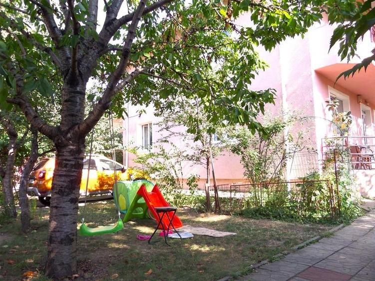 Casă individuală cu 10 camere cu Canalizare în 9 Mai