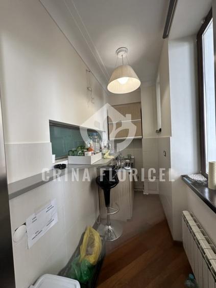 Apartament cu 5 camere decomandat în Calea Victoriei