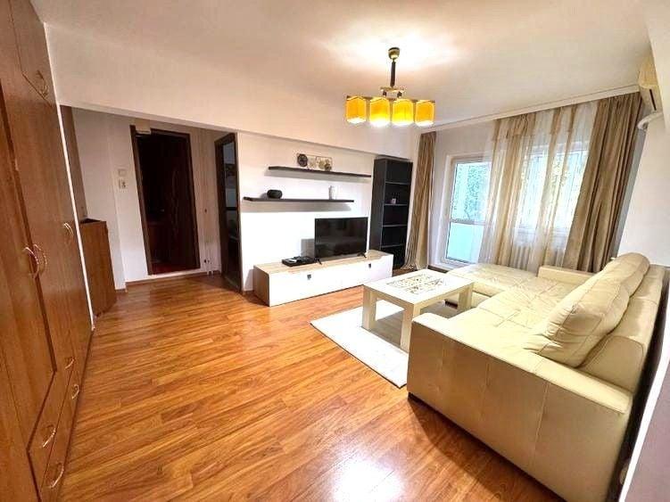 Apartament cu 3 camere semidecomandat, mobilat în Baba Novac