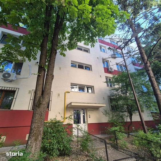 Apartament cu 3 camere decomandat în Giurgiului