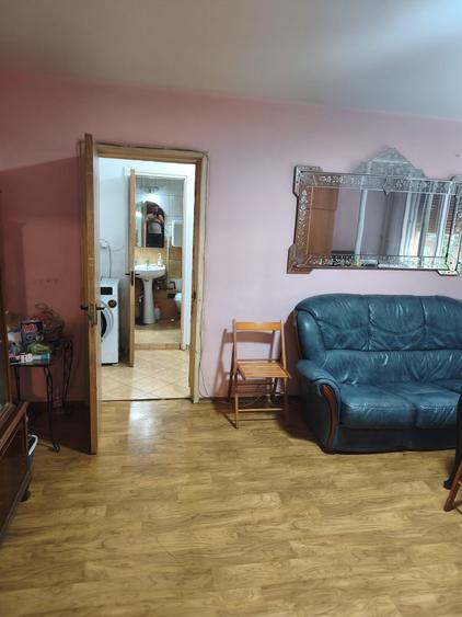 Apartament cu 3 camere semidecomandat în Drumul Taberei