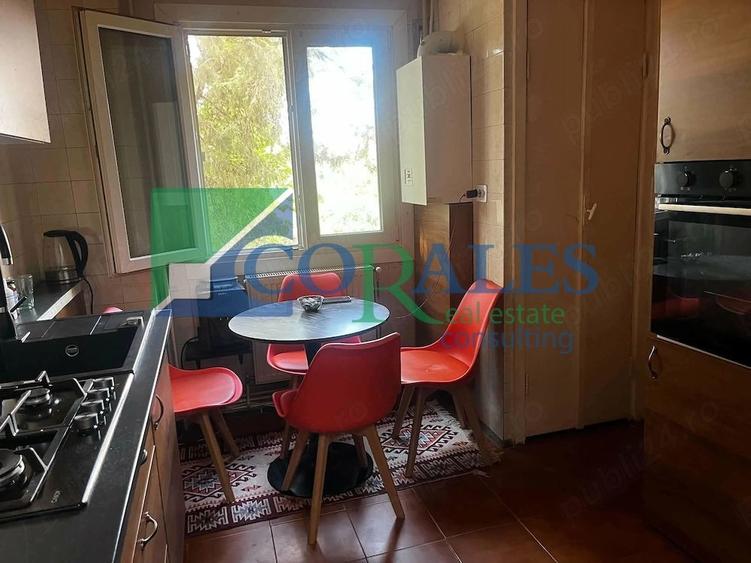 Apartament cu 3 camere semidecomandat în Complex Studențesc