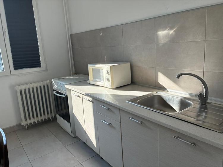 Apartament cu 3 camere decomandat în Militari