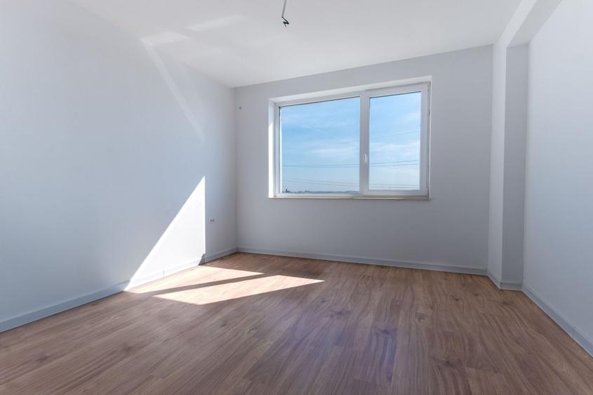 Apartament cu 3 camere semidecomandat în Metalurgiei