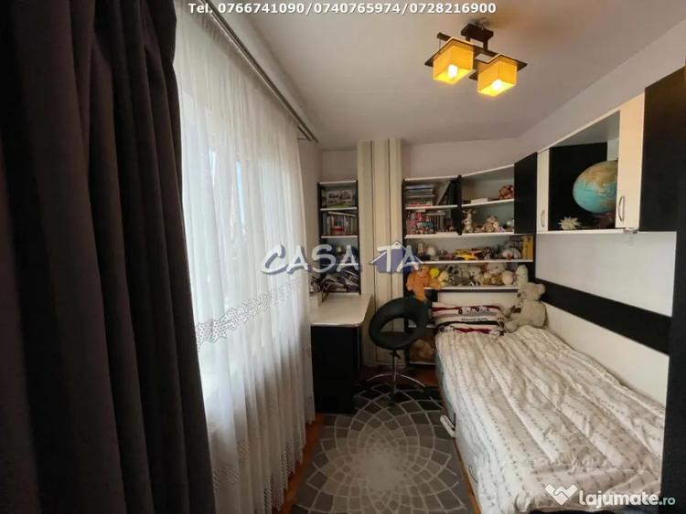 Apartament cu 4 camere decomandat în Central