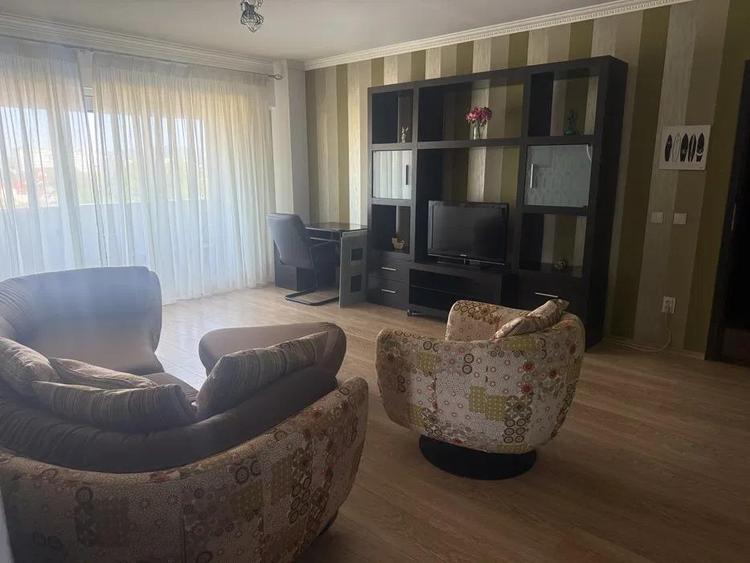Apartament cu 2 camere decomandat, mobilat în Podul de Fier