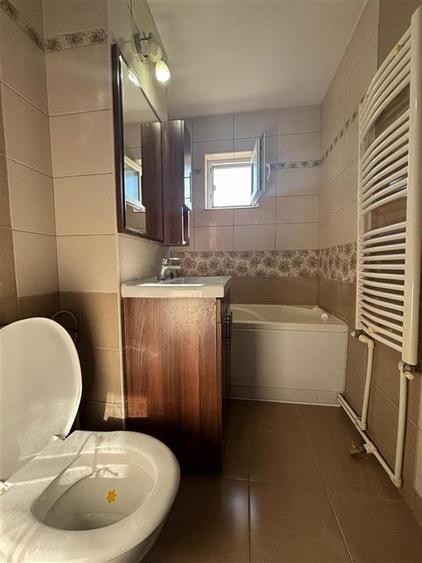 Apartament cu 3 camere semidecomandat în Mircea cel Bătrân