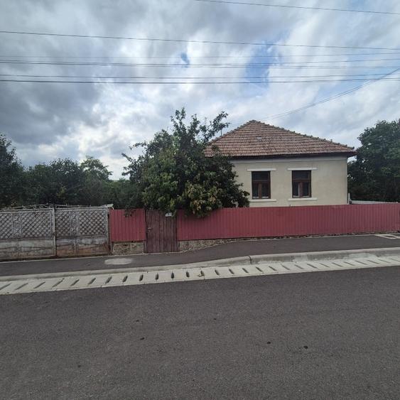Casă individuală cu 2 camere cu Teren 666 Mp în Jucu de Sus