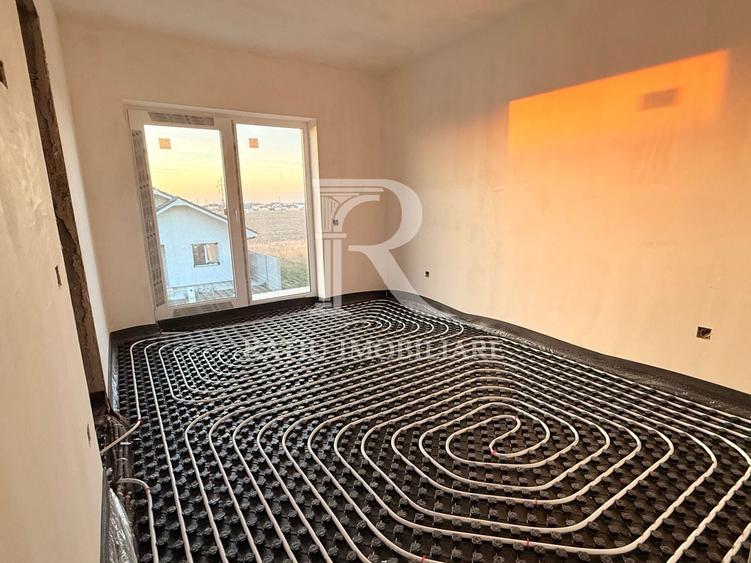 Casă individuală cu 4 camere cu Canalizare în Sântandrei
