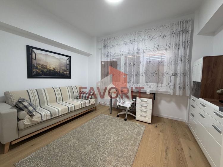 Apartament cu 4 camere decomandat, mobilat în Central