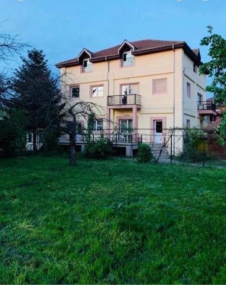Casă cu 13 camere cu Teren 1580 Mp în Cățelu
