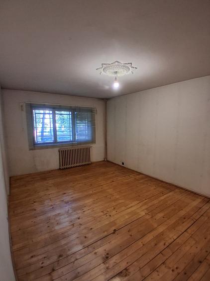 Apartament cu 3 camere decomandat în Olteniței