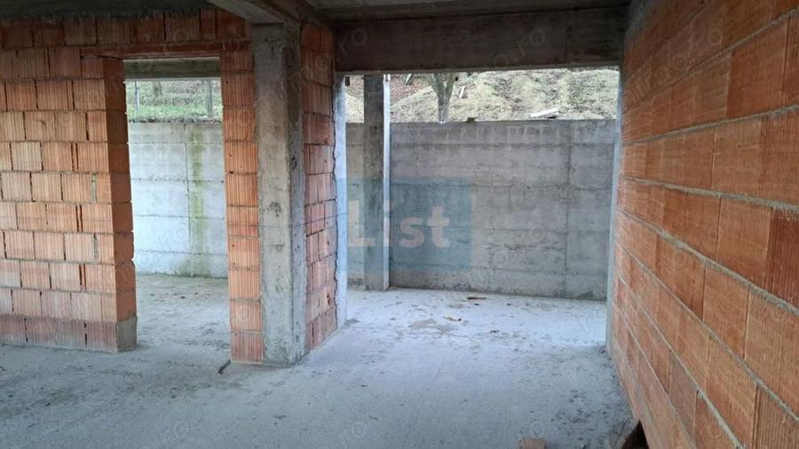 Casa cu garaj, zona Planoare - 16