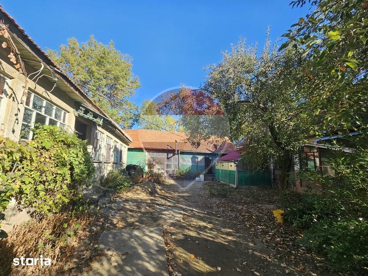 Casă cu 6 camere cu Teren 4041 Mp în Racovița