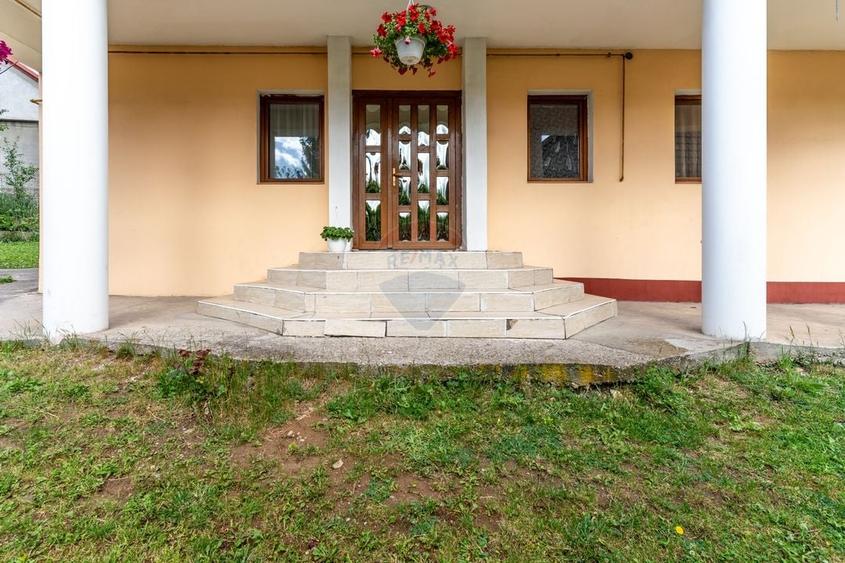 Casă individuală cu 10 camere cu Teren 629 Mp în Dâmbul Rotund